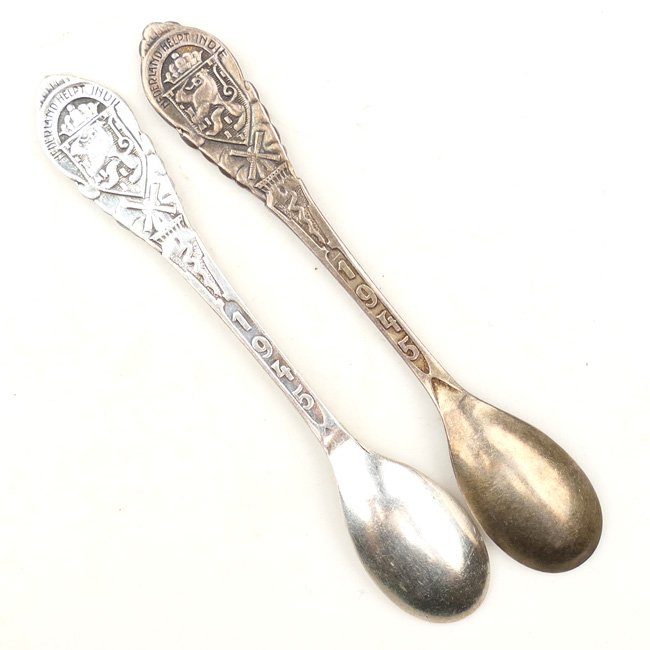 Set of 2 Dutch Spoons 'Nederland helpt Indië ' 1945 — image 2