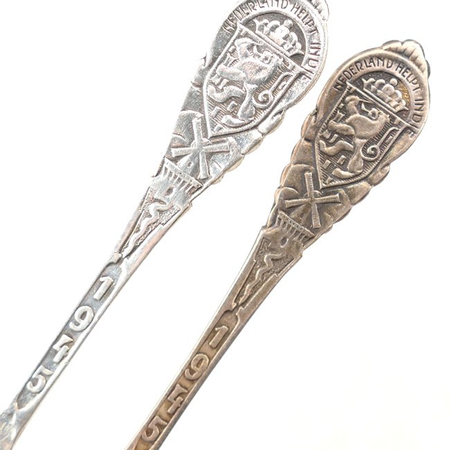 Set of 2 Dutch Spoons 'Nederland helpt Indië ' 1945 — image 3