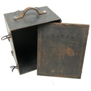 Wooden transport box for the '15W.S.E.b' Radio