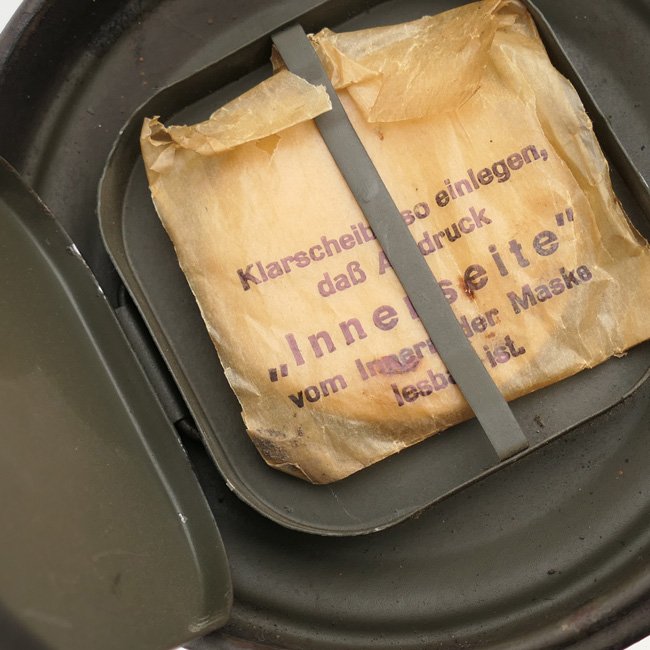 Late war WH (Heer) Gasmask with Canister — image 6