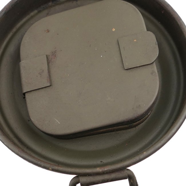 Late war WH (Heer) Gasmask with Canister — image 7