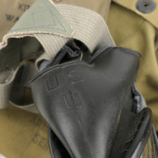US Lightweight Service Gasmask with Carrying Bag — image 3