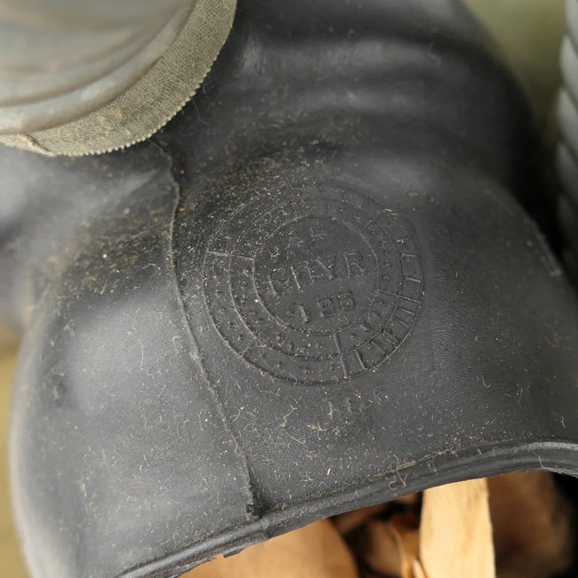 US Lightweight Service Gasmask with Carrying Bag — image 4