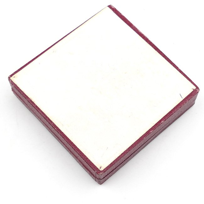 Cased Wound Badge in Silver — image 6