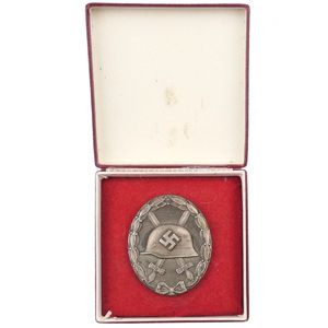 Cased Wound Badge in Silver
