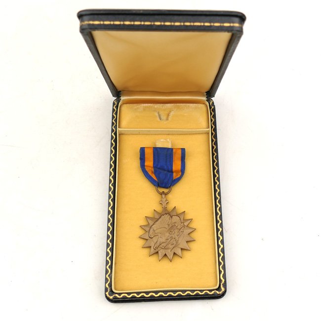 US Air Medal in Box — image 3