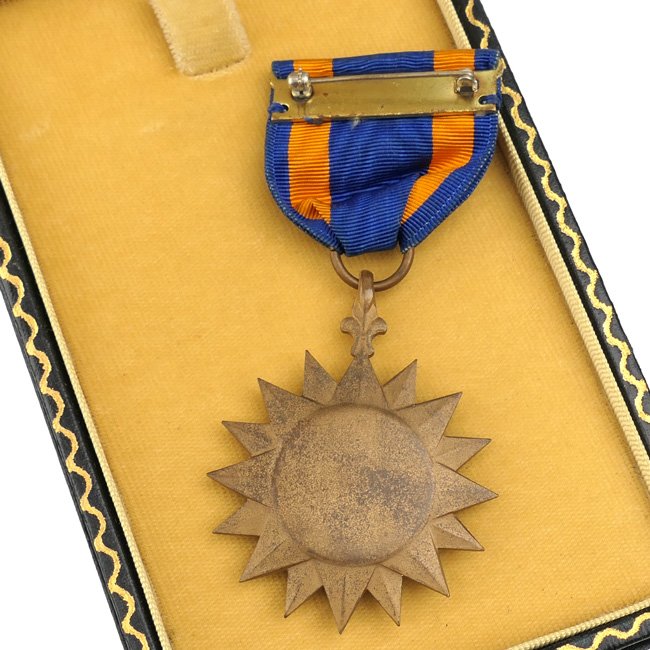 US Air Medal in Box — image 4