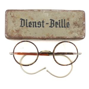 Wehrmacht 'Dienst-Brille' in Container