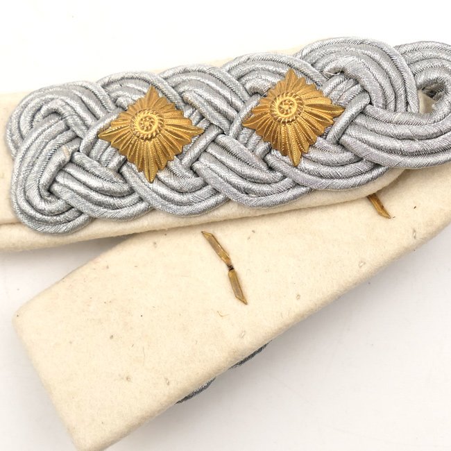 WH (Heer) Infantry Officer's shoulder-boards — image 2