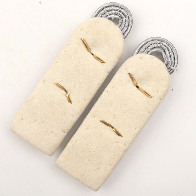 WH (Heer) Infantry Officer's shoulder-boards — image 3