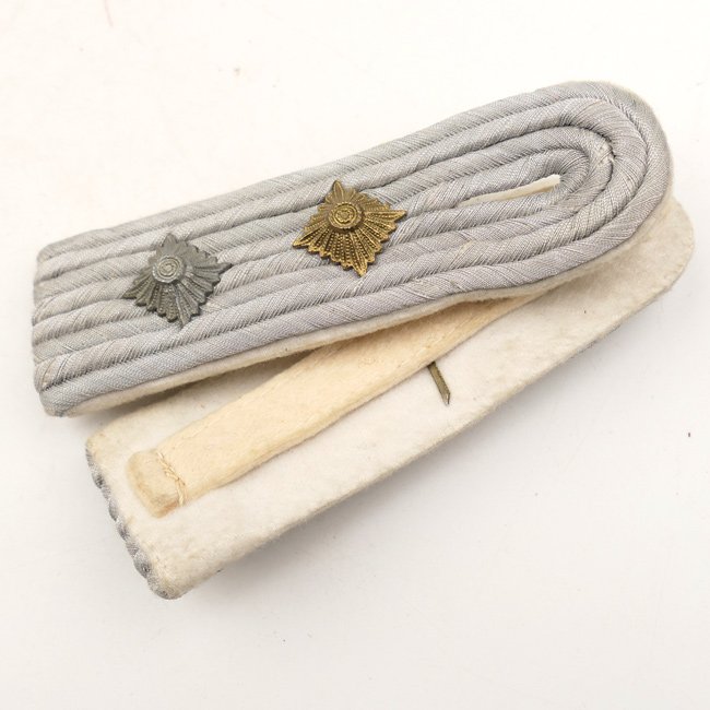 WH (Heer) Infantry Officer's shoulder-boards — image 2