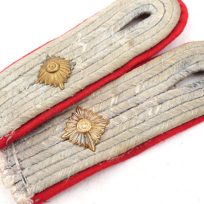 WH (Heer) Artillery Officer's shoulder-boards — image 2