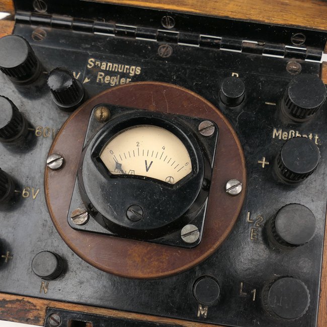 Wehrmacht 'Feldmeßgerät' (Volt-Ohmmeter) — image 2