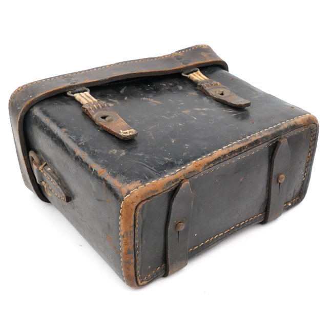 Wehrmacht K-Blink Leather Carrying Pouch — image 2