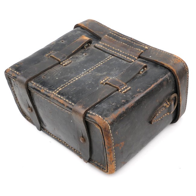 Wehrmacht K-Blink Leather Carrying Pouch — image 3