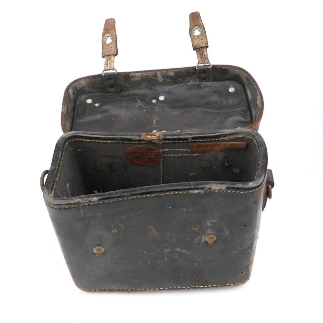 Wehrmacht K-Blink Leather Carrying Pouch — image 6