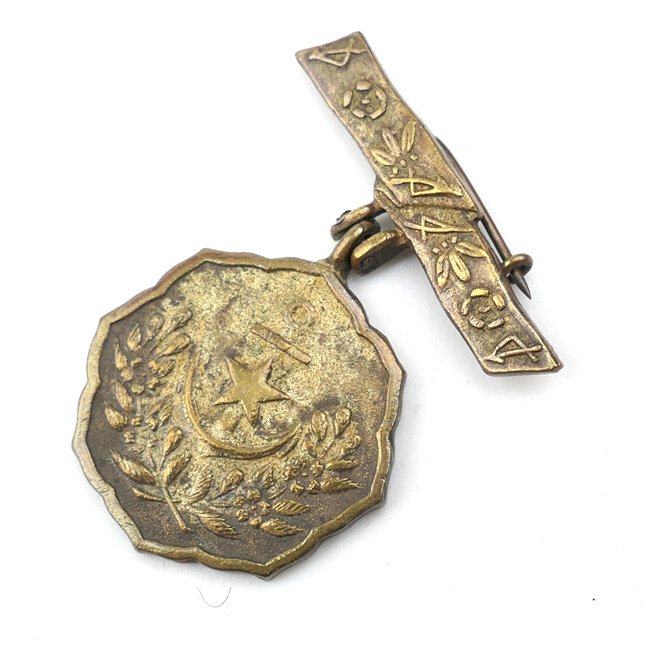 Japanese Womens Patriotic Association special members badge — image 2