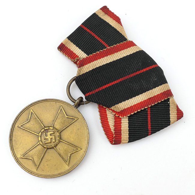 'Kriegsverdienstmedaille' for Women — image 2