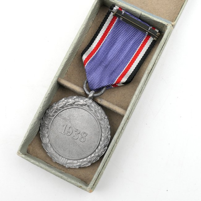 Cased 'Luftschutz-Ehrenzeichen' — image 3