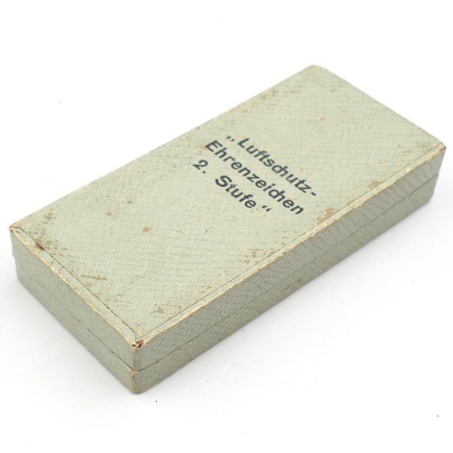 Cased 'Luftschutz-Ehrenzeichen' — image 4