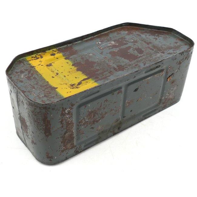 Wehrmacht Metal Oil Can — image 4