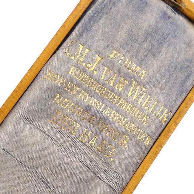 Cased Dutch Honorary Medal for Charitable Assistance — image 4