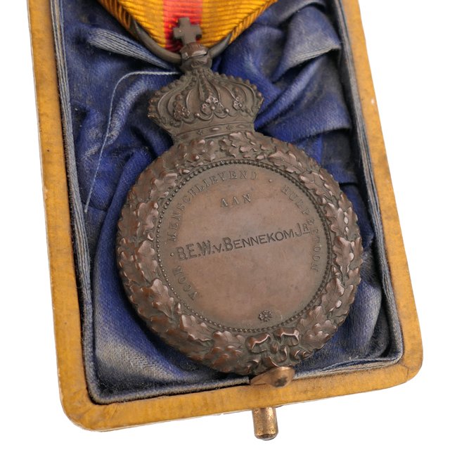 Cased Dutch Honorary Medal for Charitable Assistance — image 7