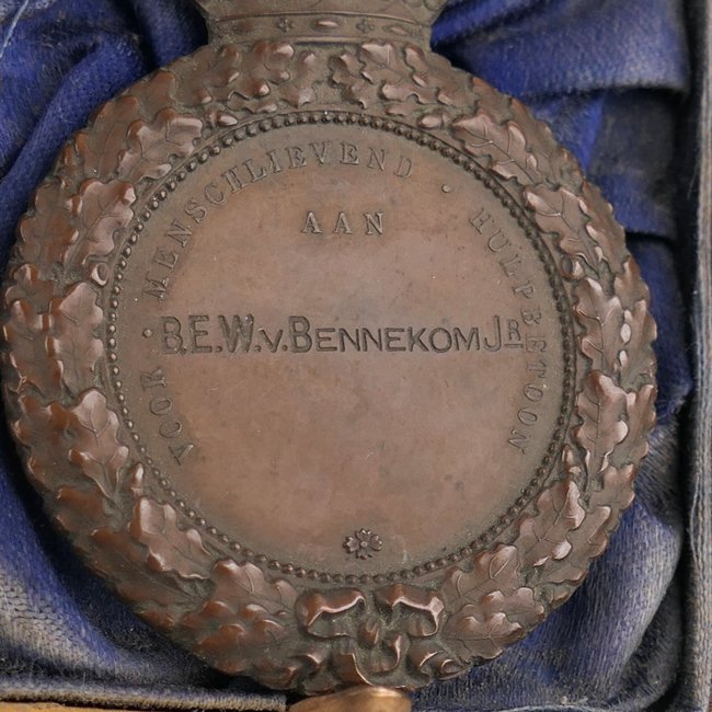 Cased Dutch Honorary Medal for Charitable Assistance — image 8