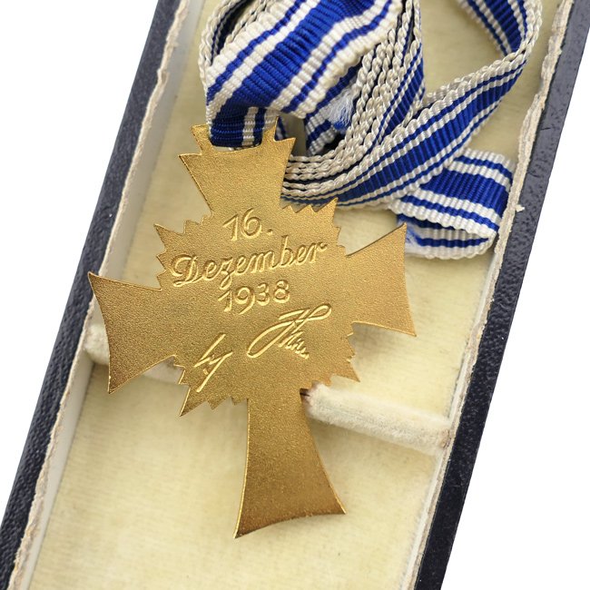 Cased Mother's Cross in Gold — image 3