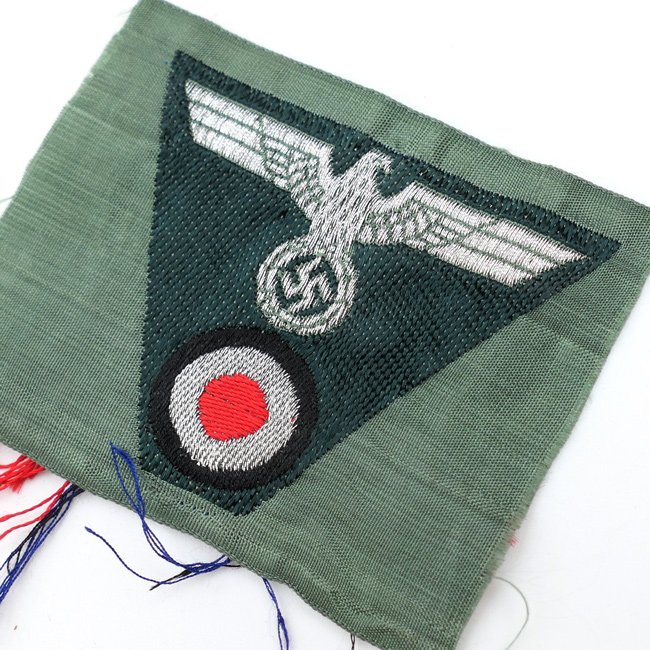 WH (Heer) Officer's M43 type trapezoid — image 2