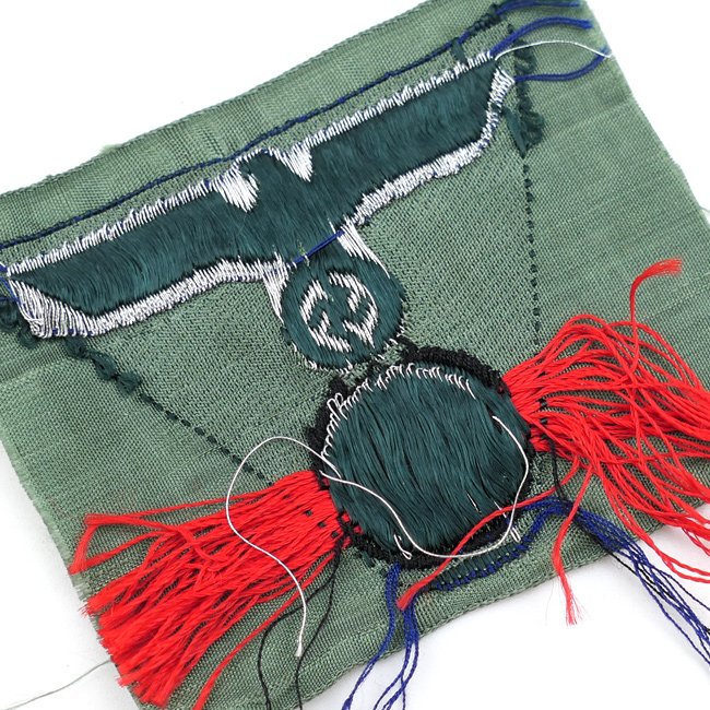 WH (Heer) Officer's M43 type trapezoid — image 4