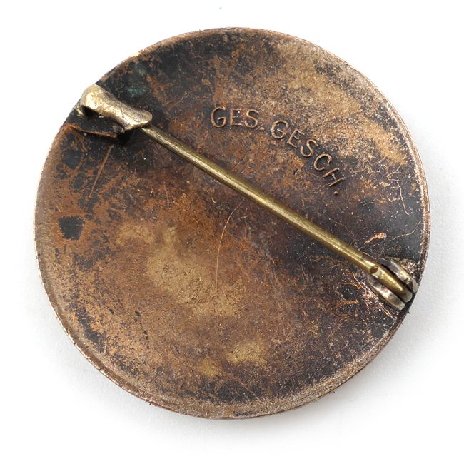 DRK 'Helferin' brooch — image 3