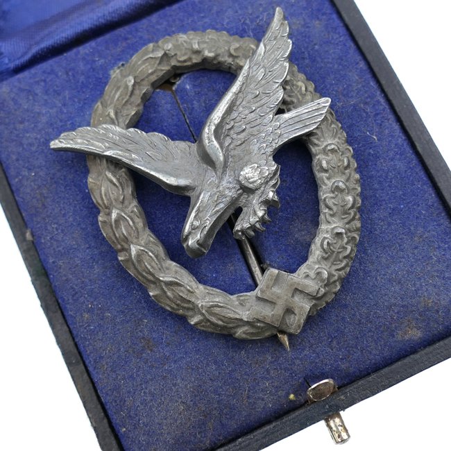 Cased Luftwaffe Air Gunner Badge — image 2