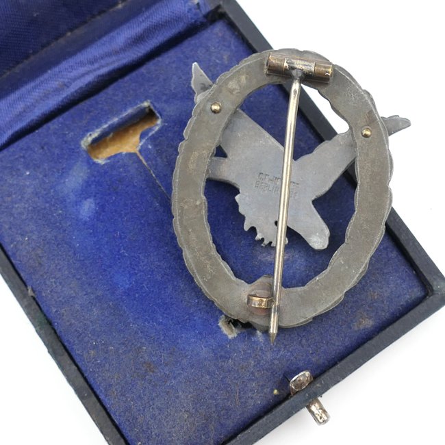 Cased Luftwaffe Air Gunner Badge — image 4