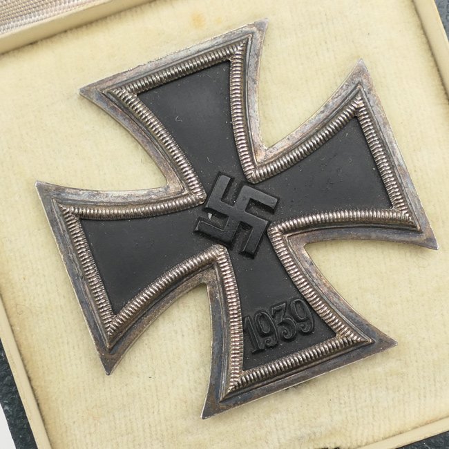 Iron Cross 1st Class 'K&Q' in Green Case — image 2