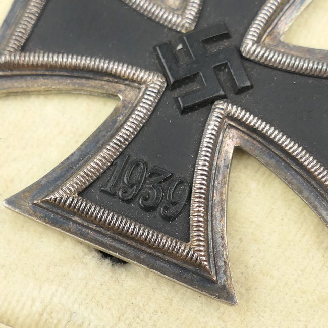 Iron Cross 1st Class 'K&Q' in Green Case — image 3