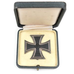 Iron Cross 1st Class 'K&Q' in Green Case