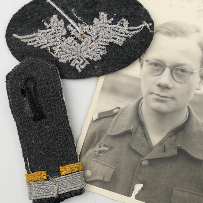 Small 'Flakhelfer' Grouping — image 3