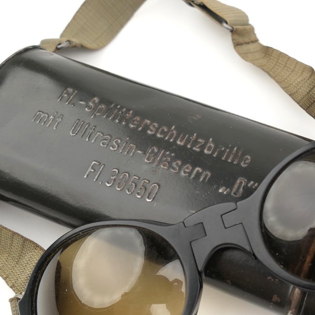 Luftwaffe Splinter Proof Goggles in Case — image 3