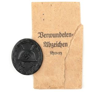 Wound Badge in Black in Pouch '32'