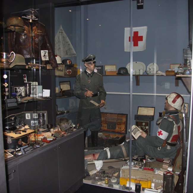 Wehrmacht Medical Ointment Storage Box — image 5