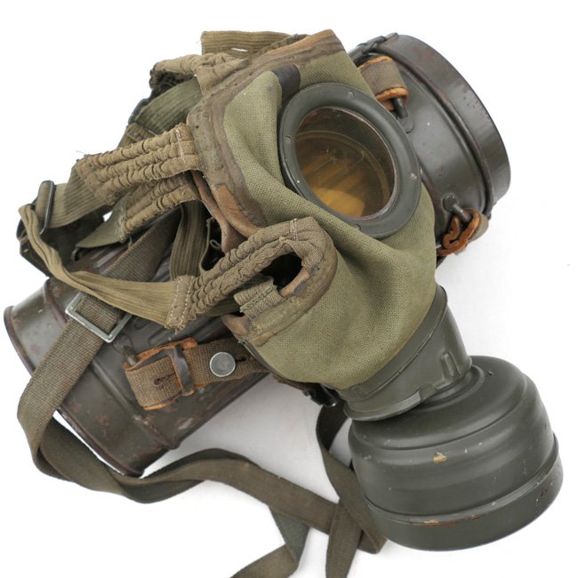 WH (Heer) Gasmask with Canister — image 2