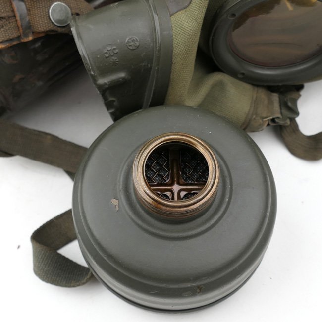 WH (Heer) Gasmask with Canister — image 3