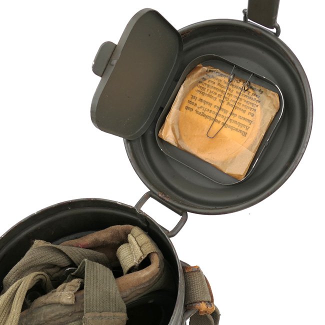 WH (Heer) Gasmask with Canister — image 4