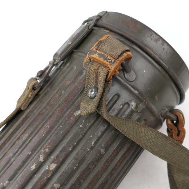 WH (Heer) Gasmask with Canister — image 7
