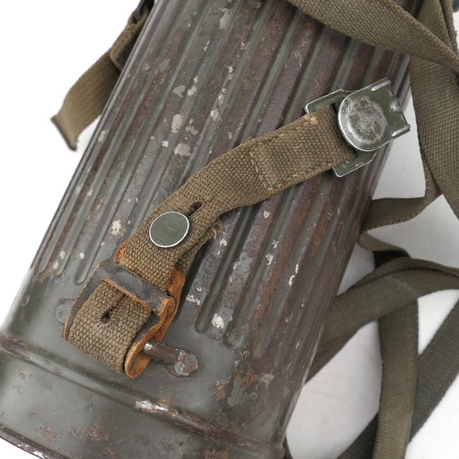 WH (Heer) Gasmask with Canister — image 8