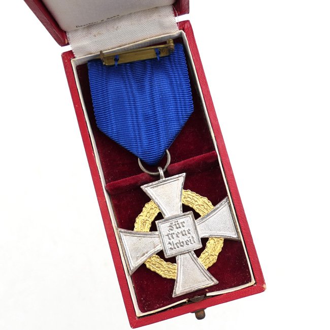 Cased Fifty Years Faithful Service Medal — image 3