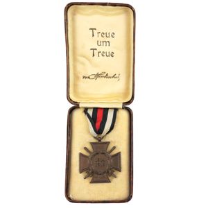 Cased 'Ehrenkreuz für Frontkämpfer'