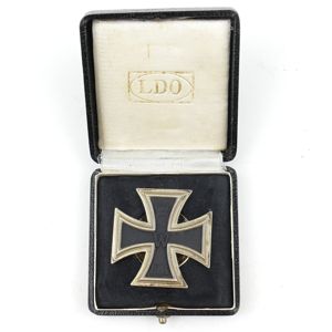 Cased screw-back WW1 Iron Cross 1st Class 'L/57'