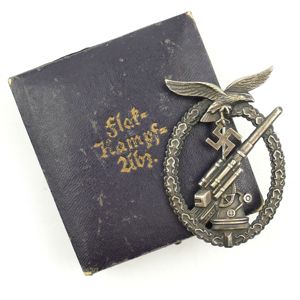 Cased Luftwaffe 'Flakkampfabzeichen'